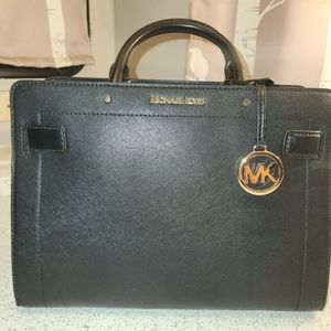 **never used. Brand new**Michael kors rayne medium ew satchel leather.